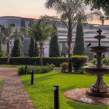 Radisson Hotel And Convention Centre Or Tambo Airport Johannesburg Eksteriør billede